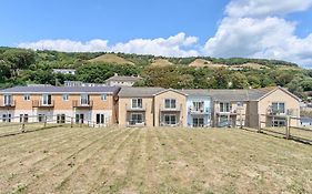 Beautiful 3 Bed Apt With Stunning Countryside Views & Parking - Close To Ventnor, Shanklin & Sandown - 5 Mins To Beach - Ideal For Friends, Families, & Business Travellers Stays - Dog Friendly